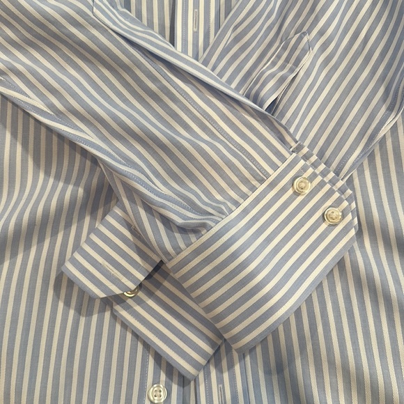 Men’s Charles Tyrwhitt striped blue and white cotton dress shirt, 16.5/34 - Picture 3 of 4